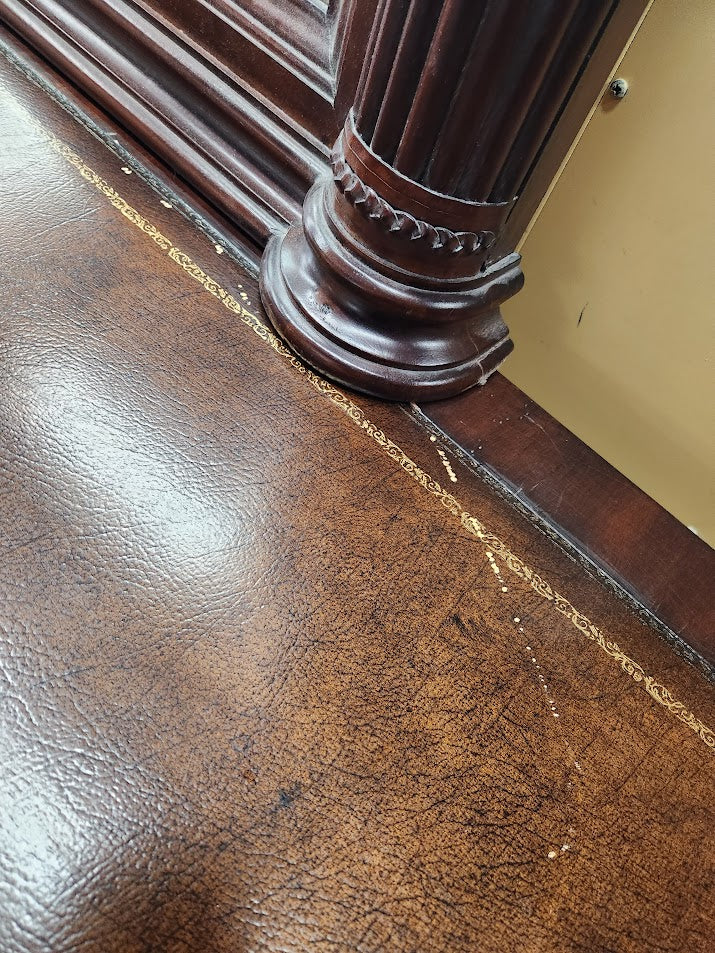 Mohagany Carved Wood Dresser