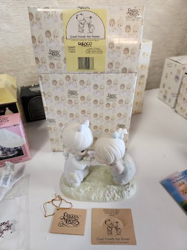 Precious Moments Figurine "Good Friends Are Forever"