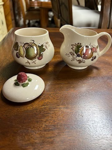 Cream and sugar set with fruit design