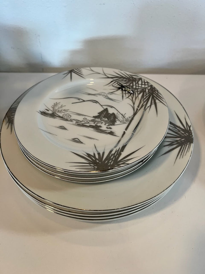 8 PIECES - KUTANI - DINNER AND SALAD PLATES - BAMBOO
