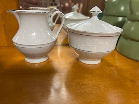 Set/2 Creamer and Milk