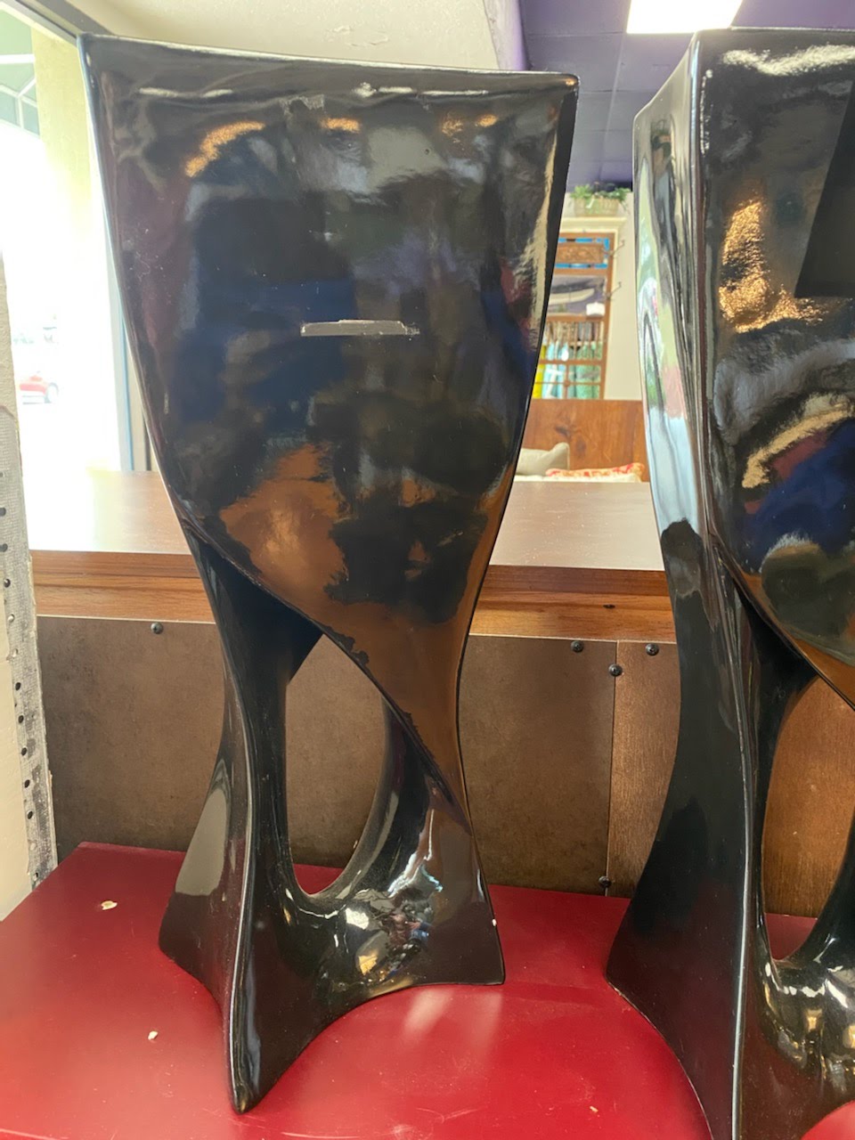 Black vase infinity design