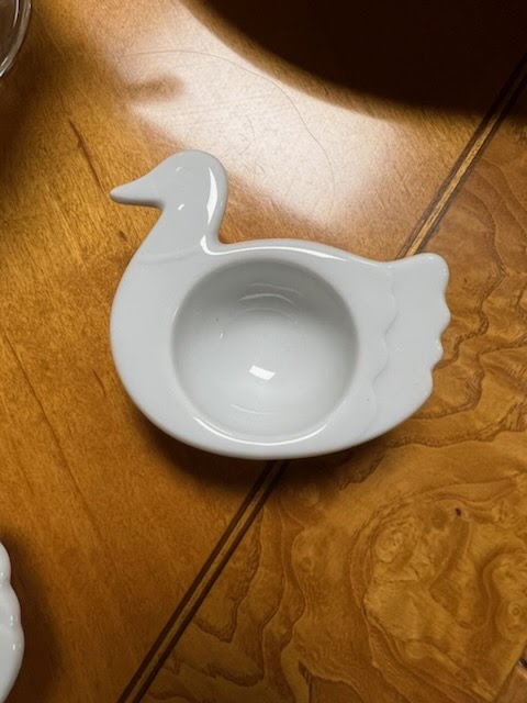 Duck shaped egg holder