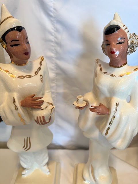 SET/ 2  Porcelain Statues