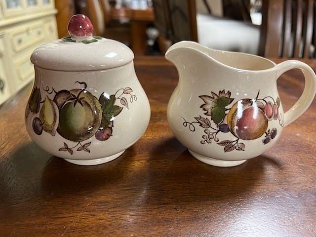 Cream and sugar set with fruit design
