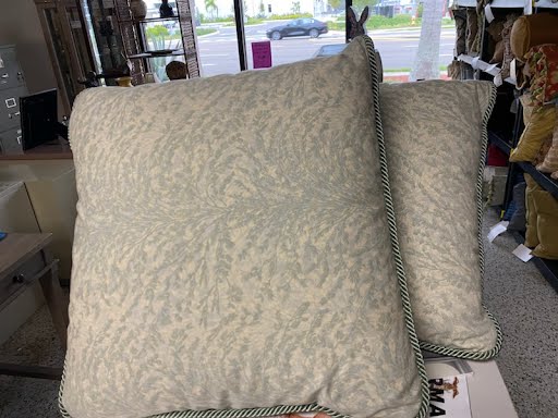 Set pf 2 Pillows