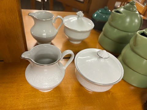 Set/2 Creamer and Milk