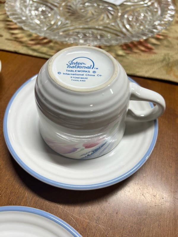 8 piece set - light wind cup and saucers