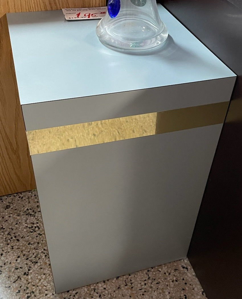 Square Podium Blue/Gold