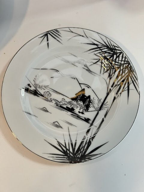 8 PIECES - KUTANI - DINNER AND SALAD PLATES - BAMBOO