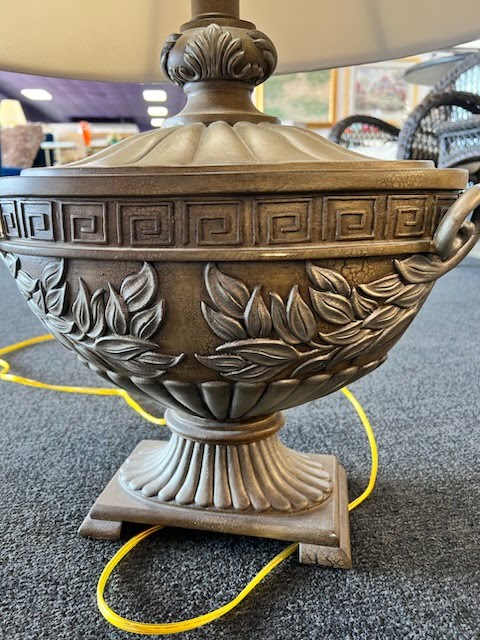 Ornate leaf Table Lamp