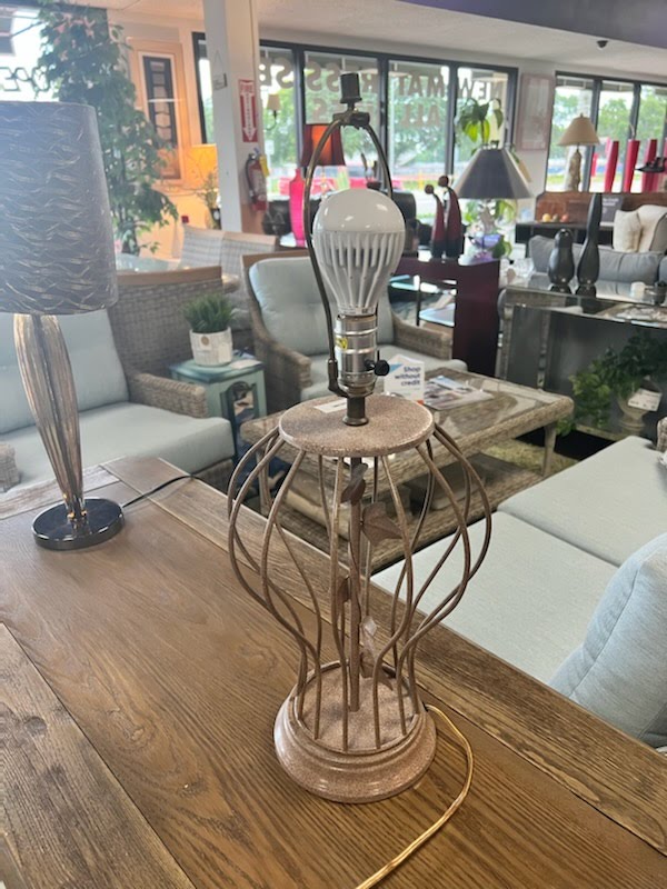 Beige Wire Table Lamp