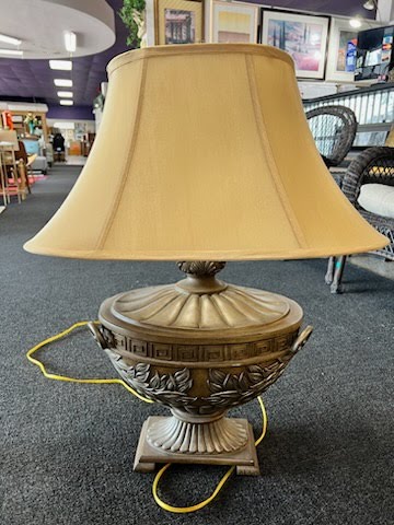 Ornate leaf Table Lamp